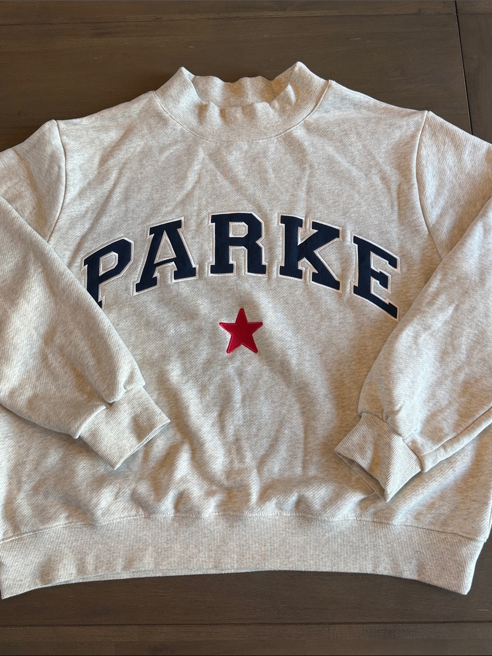 PARKE Women's Light Gray Crewneck Sweatshirt with Red Star